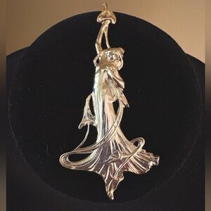 First Impressions Silver-plated Art Nouveau brooch. ❣️